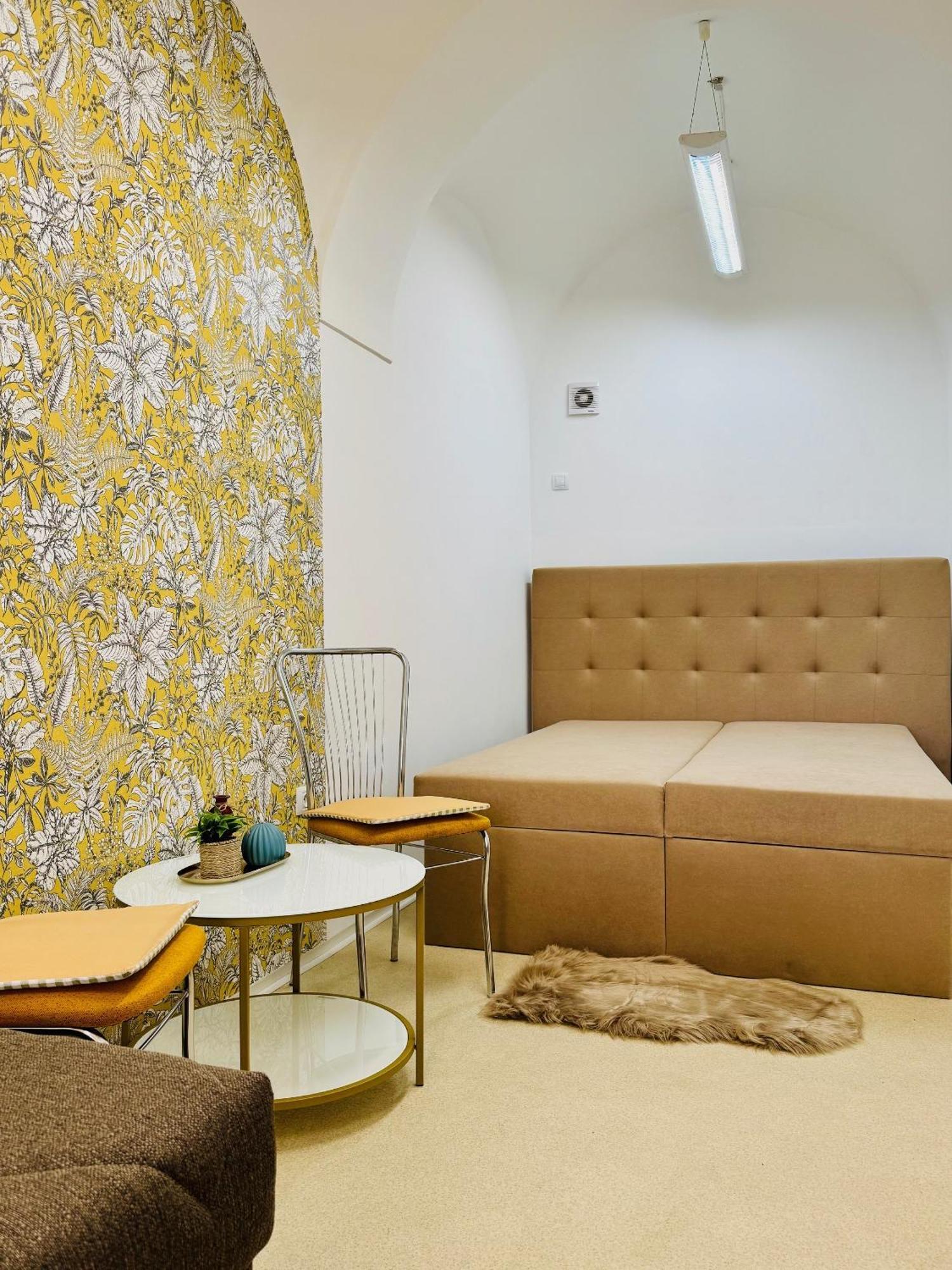 Hugo Apartment *